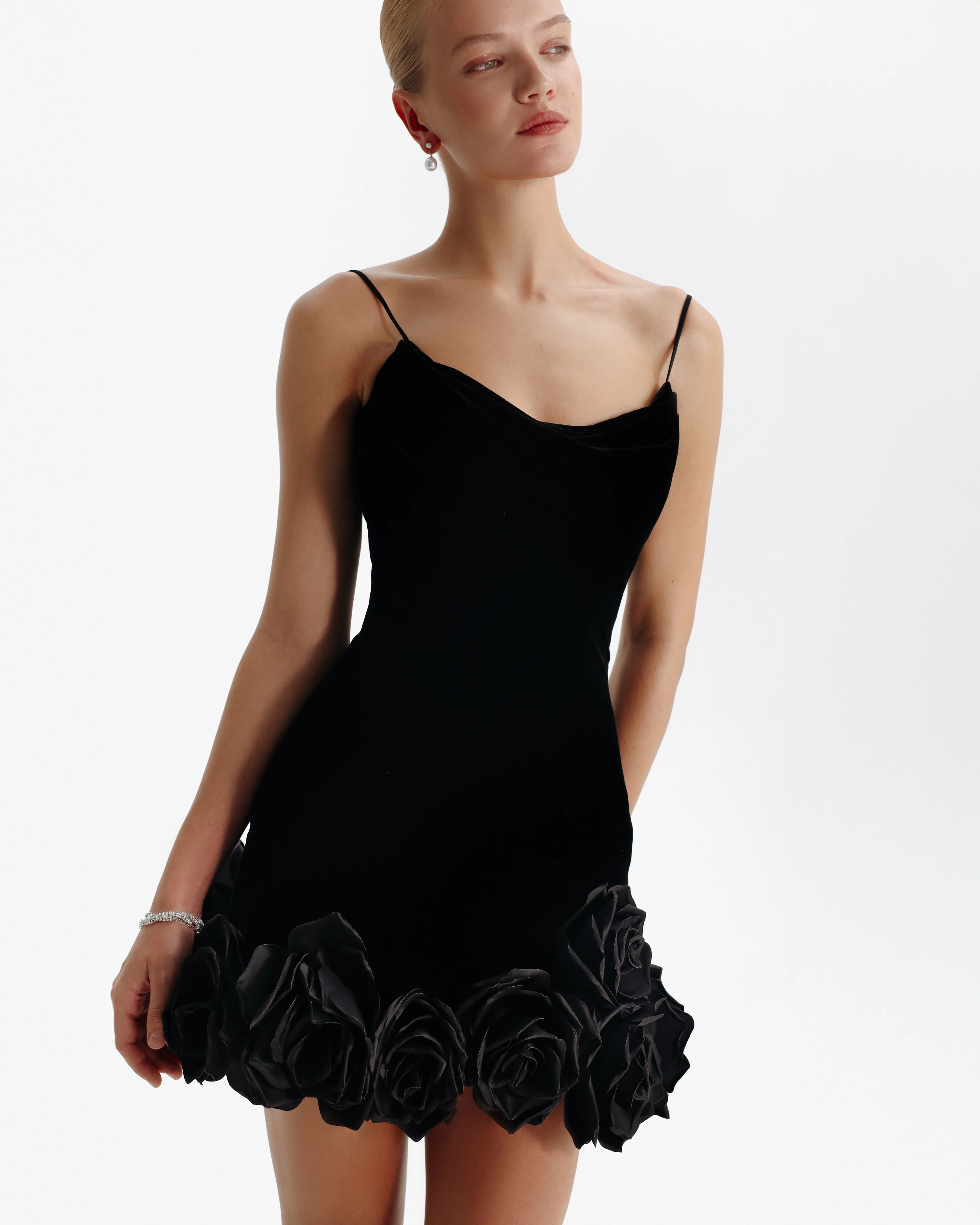 Black velvet mini dress with 3D flowers - Image 5