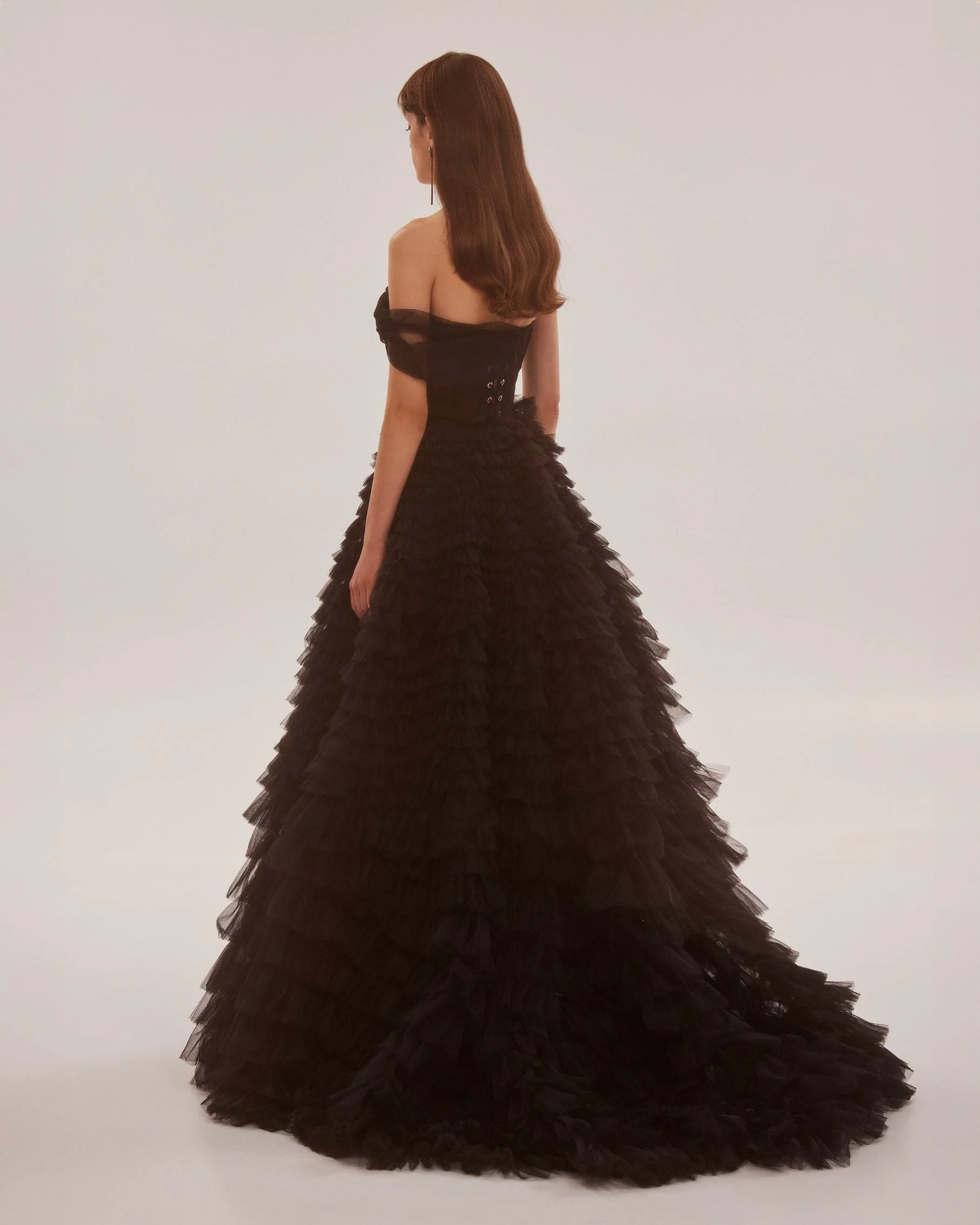 Timeless one-shoulder frill-layered ball gown in black - Image 3
